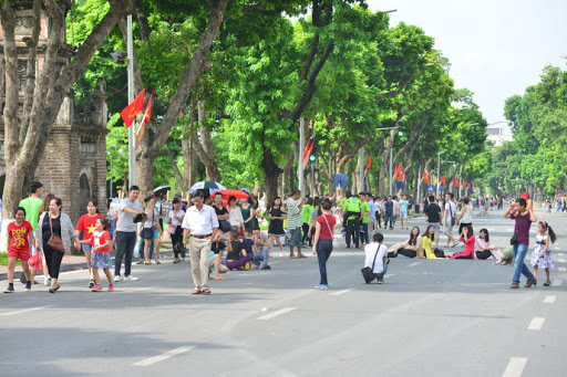   Hà Nội tạm dừng các lễ hội và tuyến phố đi bộ để phòng chống dịch COVID-19. Ảnh minh họa  