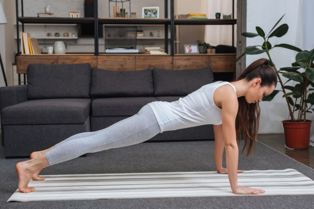 5 tư thế yoga giúp bạn giảm cân nhanh không kém tập gym 2