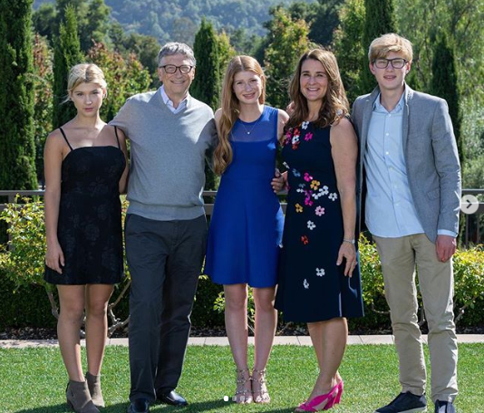   Vợ chồng tỷ phú Bill Gates và 3 người con  