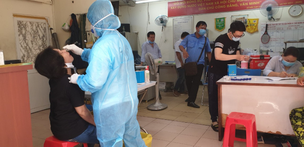 TP.HCM lấy mẫu xét nghiệm giám sát ngẫu nhiên các khu vực nguy cơ như bệnh viện, khu du lịch, chợ, trung tâm thương mại... Ảnh minh họa
