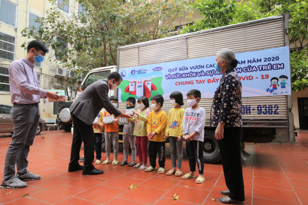 Quỹ sữa vươn cao Việt Nam tiếp tục hành trình trao tặng sữa cho trẻ em tại 26 tỉnh thành 5