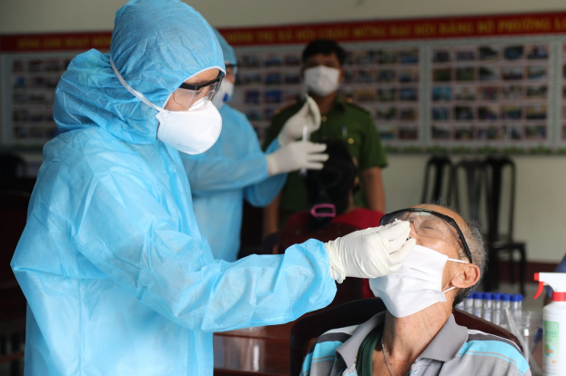   TP.HCM mở rộng lấy mẫu xét nghiệm giám sát ngẫu nhiên các khu vực nguy cơ như bệnh viện, khu du lịch, chợ, sân bay... Ảnh minh họa  