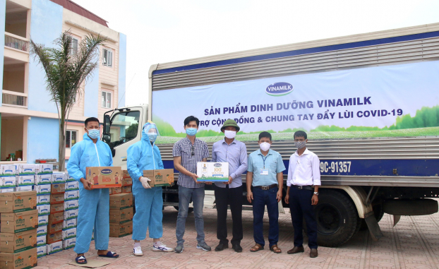   Gần 100.000 sản phẩm khác đã được Vinamilk ủng hộ tại 2 địa phương Bắc Ninh và Hà Nam trong đợt này  