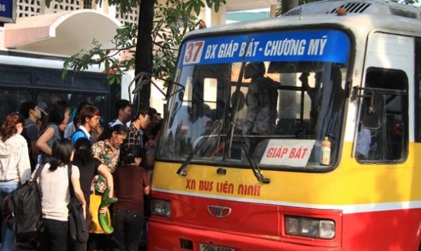   Hà Nội thông báo tìm người đi trên chuyến xe bus 37, do có liên quan đến bệnh nhân COVID-19. Ảnh minh họa  