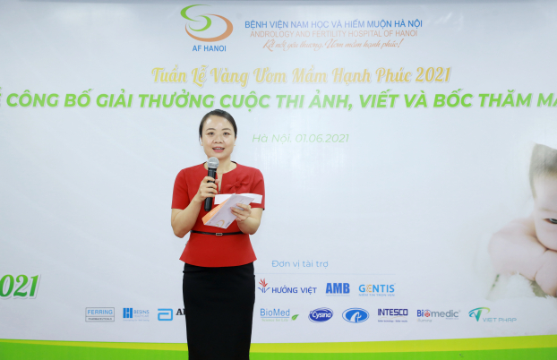   Thạc sĩ, Bác sĩ Lê Thị Thu Hiền - PGĐ, Trưởng khoa Hỗ trợ sinh sản Bệnh viện công bố Giải thưởng cuộc thi Viết Phép Mầu.  