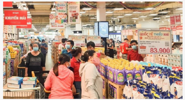   Người tiêu dùng mua sắm tại Emart Gò Vấp  