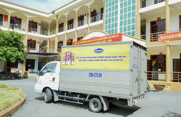 Vinamilk & Quỹ Vươn cao Việt Nam trao 8.400 hộp sữa, quà cho trẻ em Điện Biên bị cách ly 6