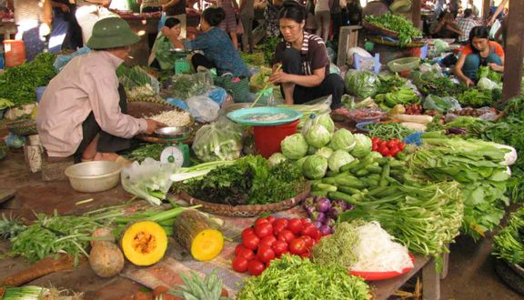   Hà Nội tìm người từng đến 2 chợ mà bệnh nhân COVID-19 đến mua rau, bán rau. Ảnh minh họa  