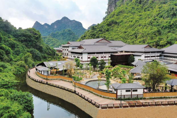   Yoko Onsen Quang Hanh tọa lạc giữa thung lũng xanh mát  