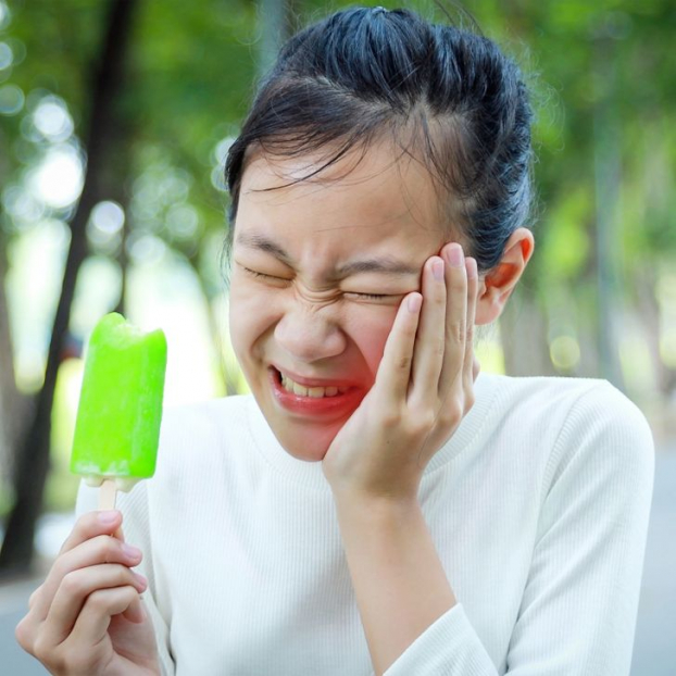 4 dấu hiệu chứng tỏ bạn đang đánh răng quá mạnh 1