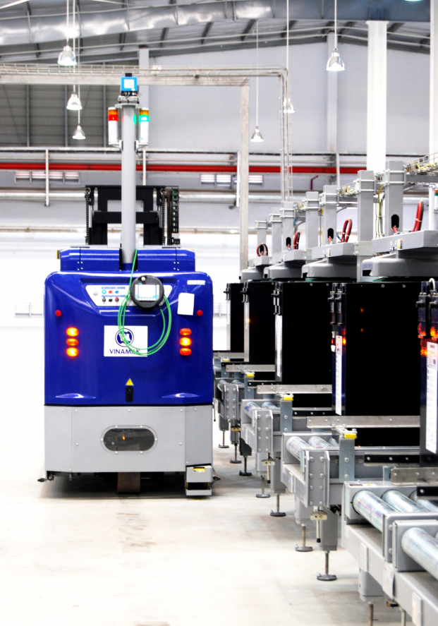   Hệ thống robot LGV trong nhà máy được vận hành tự động và đồng bộ, giúp tối ưu hóa năng suất và kiểm soát chất lượng sản phẩm nghiêm ngặt.  