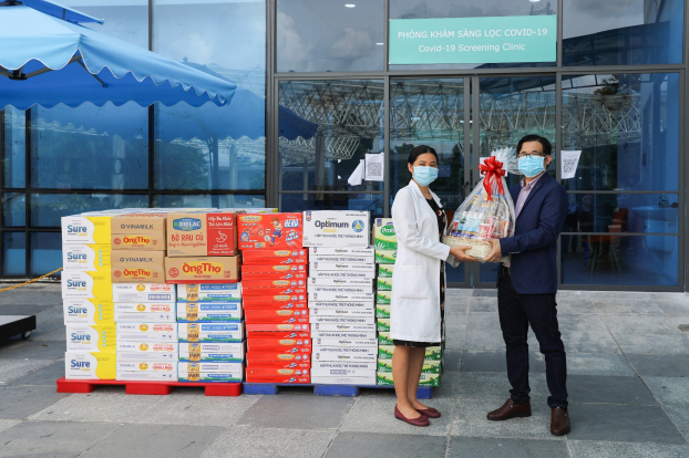 Vinamilk tặng cán bộ y tế tuyến đầu và gia đình món quà sức khỏe: ngày Gia đình Việt Nam 4