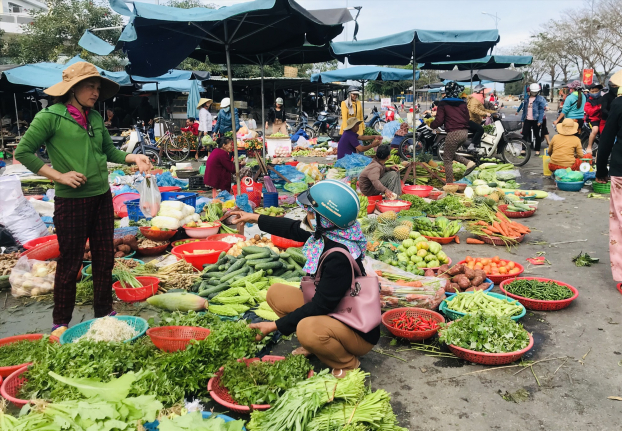   Đến chơi gia đình có 5 người mắc COVID-19, một người bán rau cùng thôn dương tính. Ảnh minh họa  