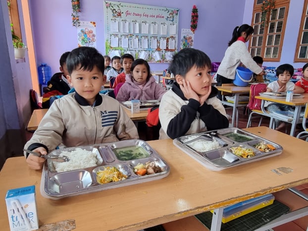   Trẻ được chú ý dinh dưỡng cân bằng và lành mạnh cho mỗi bữa ăn.  