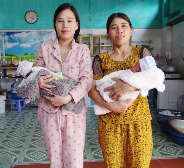   Niềm vui vỡ òa của gia đình khi 2 bé Lương Khánh Ngọc và Lương Gia Hưng chào đời.  