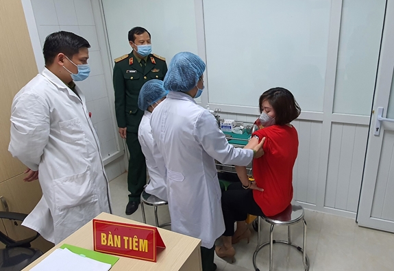 Xem xét đề xuất cấp phép khẩn cấp vắc-xin COVID-19 Nano covax của Việt Nam 0