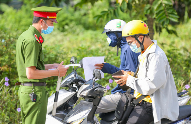   Cán bộ, công chức chỉ đến công sở khi thực sự cần thiết. Ảnh minh họa  