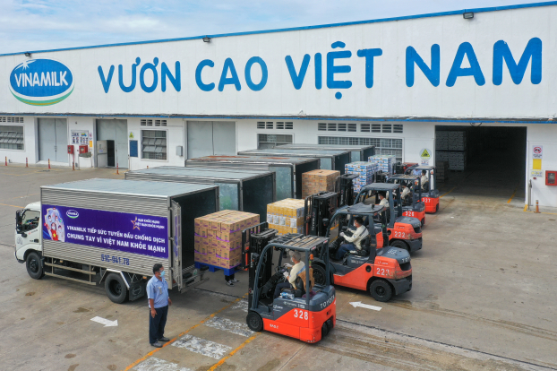   Các chuyến xe với thông điệp “Tuyến đầu khỏe mạnh, vì Việt Nam khỏe mạnh” đã đồng loạt khởi hành mang món quà của nhân viên Vinamilk gửi đến tuyến đầu  
