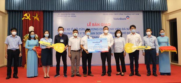   VietinBank trao biển tượng trưng tài trợ 2 xe cứu thương cho Bệnh viện Đà Nẵng, Trung tâm Y tế quận Sơn Trà, TP. Đà Nẵng  