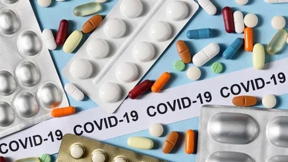   Các thuốc điều trị COVID-19 tại nhà gồm thuốc hạ sốt, thuốc nâng cao thể trạng như các loại vitamin, chất dinh dưỡng vi lượng... Ảnh minh họa  