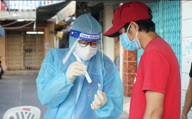 Ngày 25/8, số ca mắc mới lập kỷ lục với hơn 12.000 ca, quá nửa là trong cộng đồng