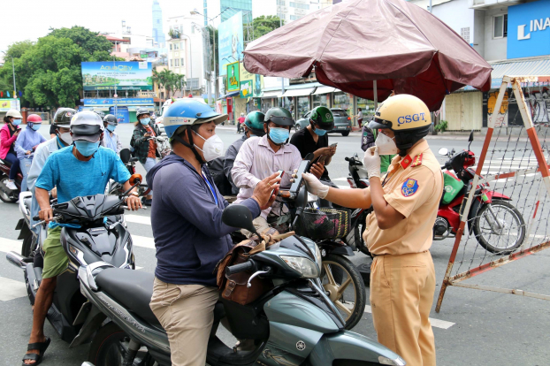   Hà Nội triển khai phần mềm khai báo Covid-19 tại chốt kiểm dịch. Ảnh minh họa  