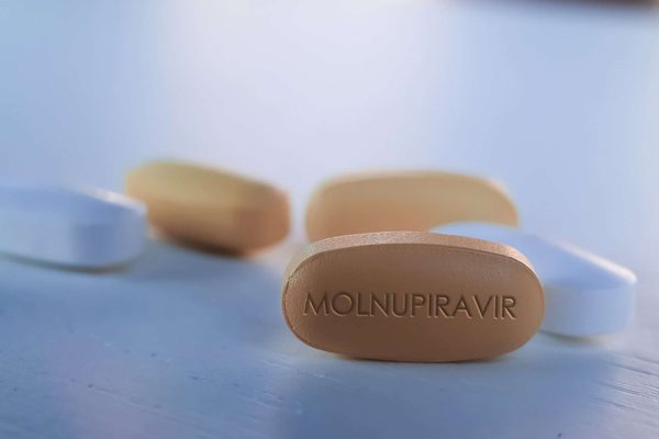  Thuốc Molnupiravir được triển khai dùng cho trường hợp F0 có triệu chứng nhẹ và được kiểm soát đặc biệt. Ảnh minh họa  
