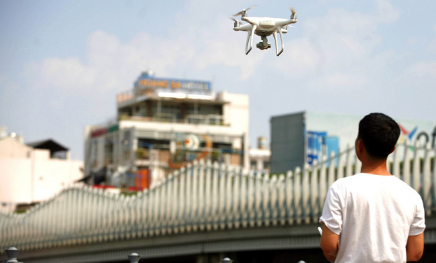   Đà Nẵng sử dụng Flycam để 'soi' người dân thực hiện 'ai ở đâu ở yên đó'.  