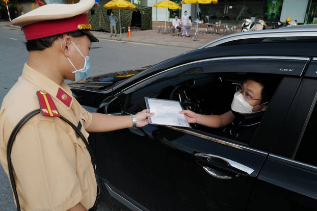 Hà Nội: Duyệt 6 nhóm đối tượng được ra đường, 4 đối tượng do Công an Thành phố cấp giấy 0