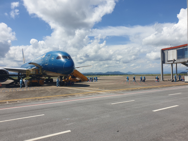   Chuyến bay VN5311 hạ cánh lúc 13h30 ngày 4/9 tại sân bay Vân Đồn, Quảng Ninh  