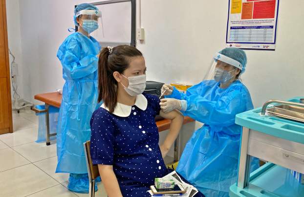   Thai phụ tiêm vắc xin phòng COVID-19 tại BV Thanh Nhàn  