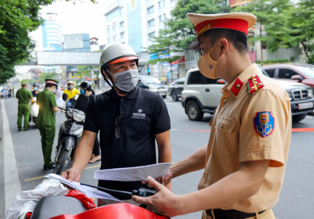  Công an TP Hà Nội vẫn đang duy trì 23 chốt kiểm soát tại các cửa ngõ ra vào Thành phố. Ảnh minh họa  