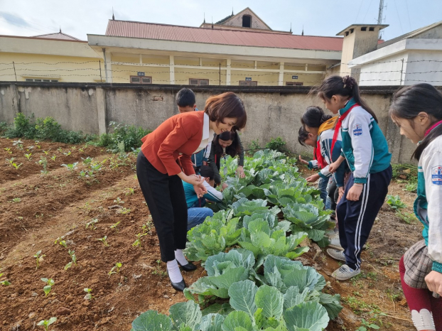   Học sinh Trường tiểu học Tô Múa (Vân Hồ, Sơn La) học kiến thức dinh dưỡng một cách trực quan, sống động.    