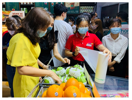   Hoa quả tươi mới mỗi ngày là mặt hàng không thể thiếu tại Fresh & Chill.  