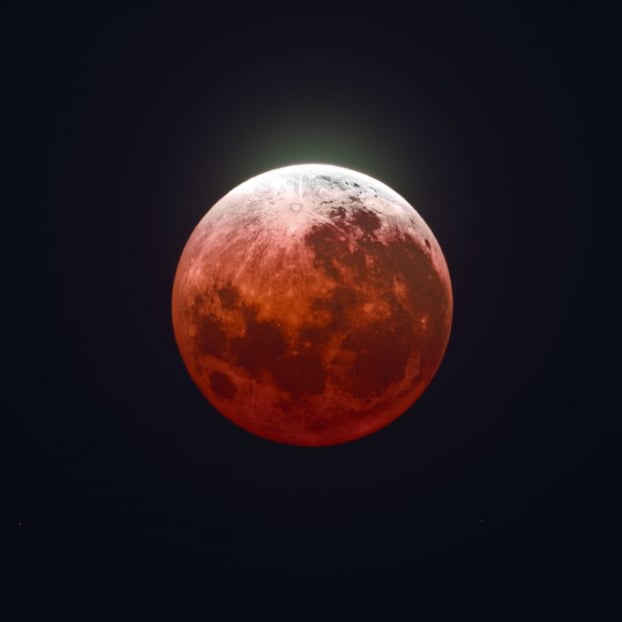 Những bức ảnh chụp trăng máu và nguyệt thực một phần đẹp và ấn tượng nhất hôm qua 19/11 3