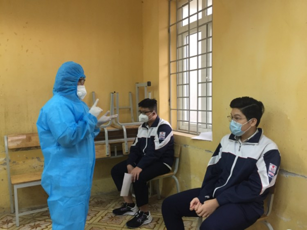   Học sinh được hướng dẫn theo dõi sức khỏe sau tiêm vắc-xin phòng COVID-19  