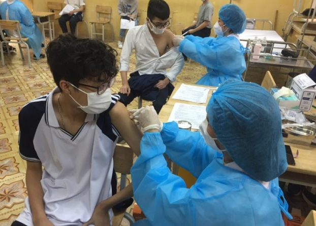   Từ ngày 23/11, Hà Nội bắt đầu triển khai tiêm chủng vắc-xin COVID-19 cho trẻ từ 15 - 17 tuổi  