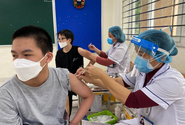 Hà Nội: Gần 4.000 F0 đang được điều trị, hơn 111.000 trẻ 14 tuổi được tiêm vắc-xin 0