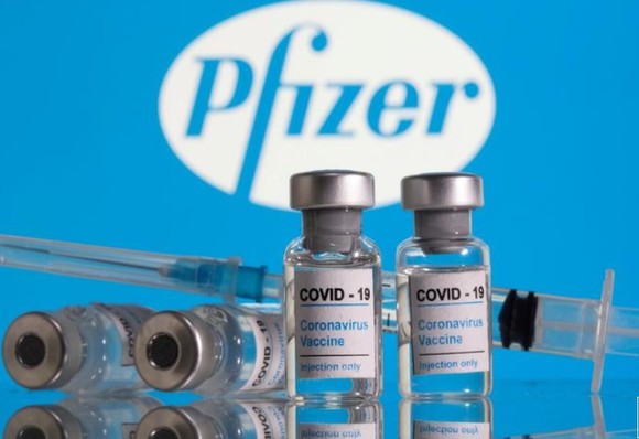   Hà Nội tạm dừng tiêm 2 lô vắc-xin Pfizer tăng hạn sử dụng cho học sinh. Ảnh minh họa  