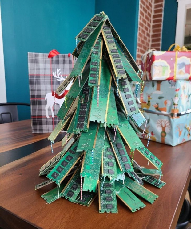 15 ý tưởng tự làm cây thông Giáng sinh từ những vật liệu rẻ tiền, có sẵn trong nhà 13