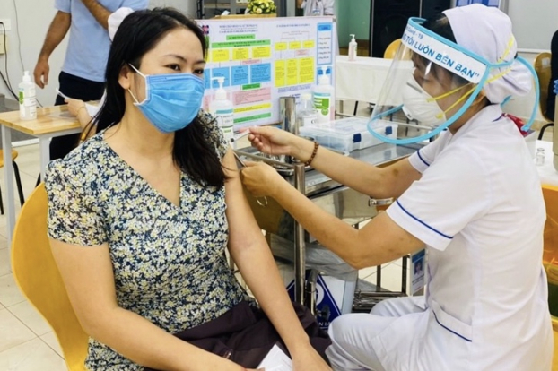 Bộ Y tế yêu cầu các địa phương không 'bỏ lọt' người dân chưa tiêm vắc-xin 0