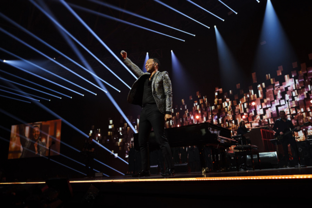   John Legend thăng hoa trên sân khấu hòa nhạc Lễ trao giải Nobel Hòa bình 2017  