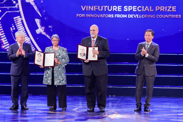   GS. Salim Abdool Karim và Quarraisha Abdool Karim nhận giải thưởng VinFuture  