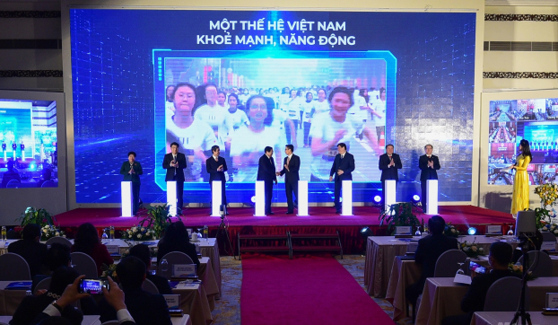   Thủ tướng Phạm Minh Chính, Phó Thủ tướng Vũ Đức Đam cùng các đại diện bộ, ngành bấm nút công bố Chương trình Sức khỏe học đường giai đoạn 2021-2025.  