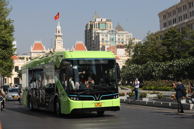 VinBus khai trương tuyến buýt điện đầu tiên kết nối mạng lưới vận tải công cộng TP.HCM 2