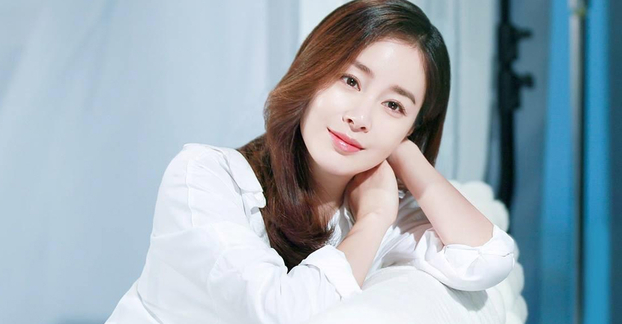 Sắp bước sang tuổi 42, 'ngọc nữ' Kim Tae Hee vẫn sở hữu làn da không tuổi nhờ 5 bí quyết 0
