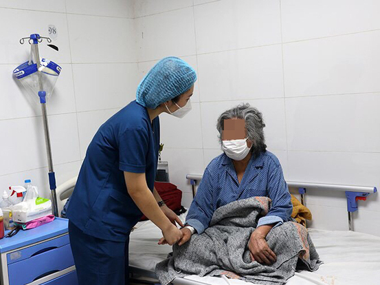   Bệnh viện Thanh Nhàn hiện có khoảng gần 200 bệnh nhân COVID-19 đang điều trị  