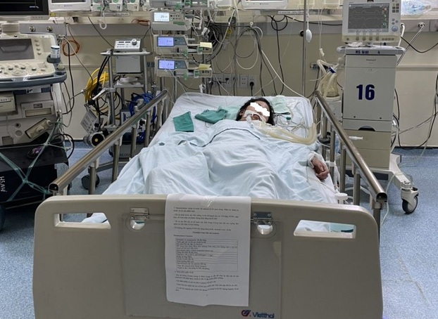  Bệnh nhi 12 tuổi mắc COVID-19 chuyển biến nặng, khó thở, viêm cơ tim cấp... đang điều trị tại BV Tim Hà Nội  