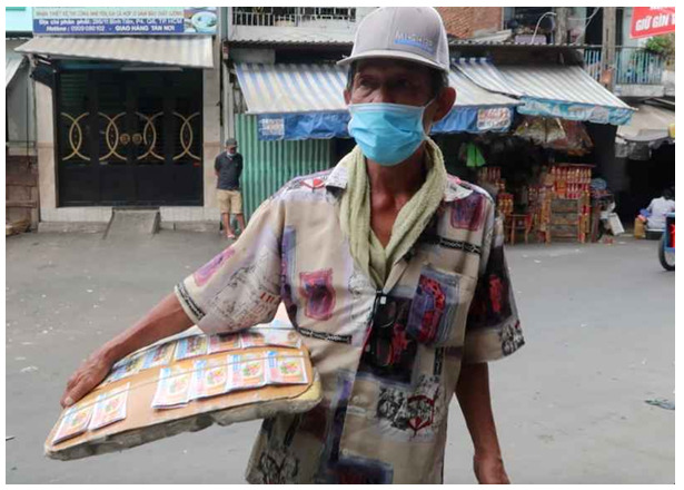 Nghề bán vé số dạo