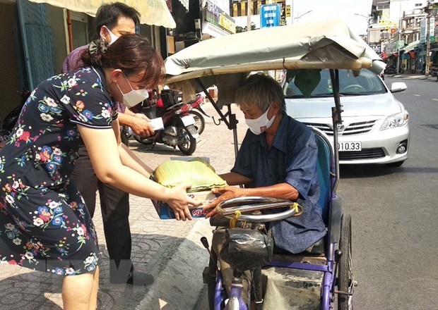   TP.HCM đề xuất chính sách hỗ trợ đối với người già đơn thân, người gặp khó khăn vì COVID-19. Ảnh minh họa  